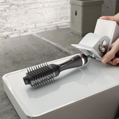 برس سشوار چندکاره با ولتاژ دوگانه و میله بیضی برای حالت دادن آسان